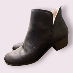 Lucky Brand leather faux fur lined black booties sz 8 zip up heel good condition